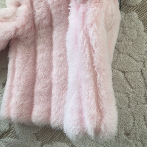 Excellent Condition Faux Fur jacket with zipper - Picture 9 of 10